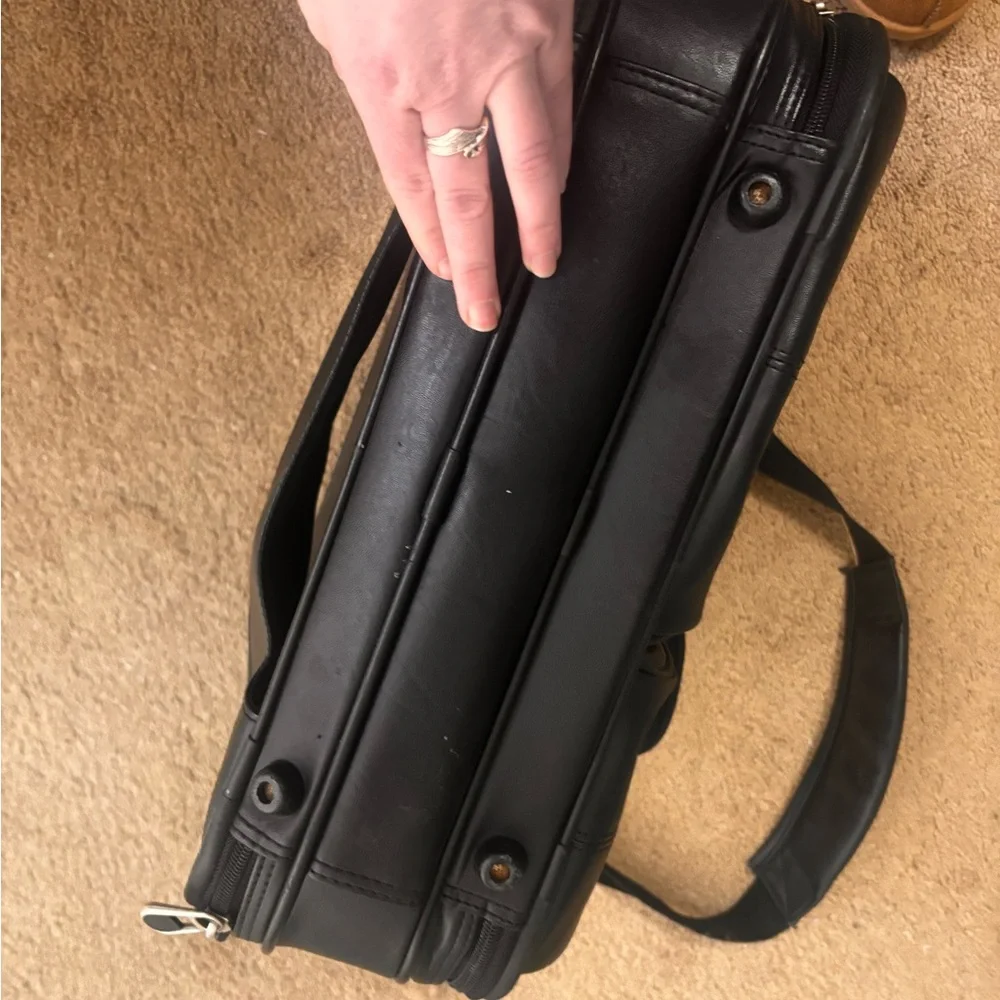 Samsonite Black Leather unisex travel carry on laptop business Bag compartments